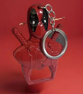 Deadpool Llavero Marvel Cosplay Abridor de Botellas de Cerveza Llavero Personaje de Cómic St - Imagen 1 de 2
