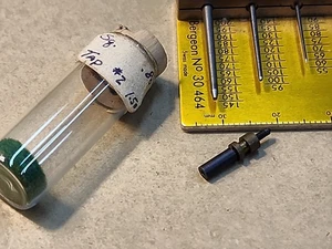 NOS Amerikanische Taschenuhr weiblicher Schaft mit Kragen - 0,80 mm Vierkant & Hahn 2-1,50 mm - Bild 1 von 4