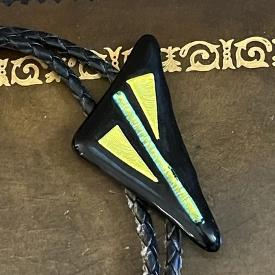 Corbata vintage de vidrio artístico negro y amarillo Bolo Foto 1 de 4