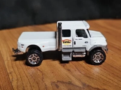 Matchbox Grant's Organic Farms INTERNATIONAL CXT 1:64 Scale White Truck - Loose - Image 1 of 4