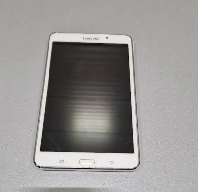 Tableta Samsung SM-T230 Wi-Fi Blanca No Funciona Para Piezas Sin Carga - Imagen 1 de 4