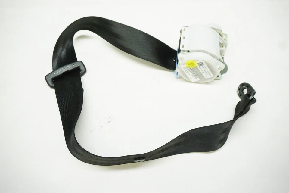 2015-2018 AUDI Q3 Quattro задний центральный ремень безопасности натяжитель 8U0857807B - Изображение 1 из 1