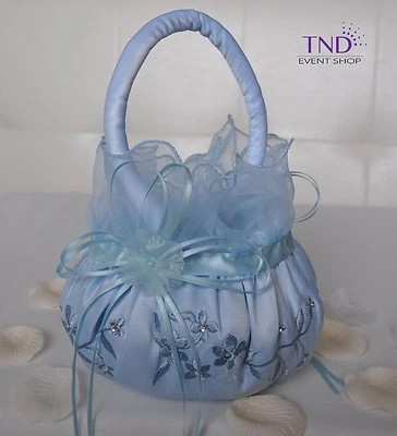 CESTA NIÑA FLOR SATINADA CEREMONIA BODA CON FLORES BORDADAS Y PEDRERÍA Foto 1 de 2