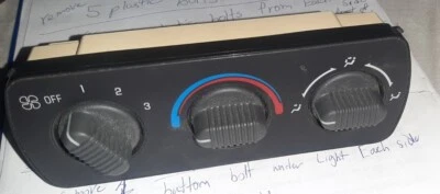 1999 2000 2001 2002 GMC YUKON TAHOE Temperature Control Roof Mounted 15748176  - Image 1 of 3