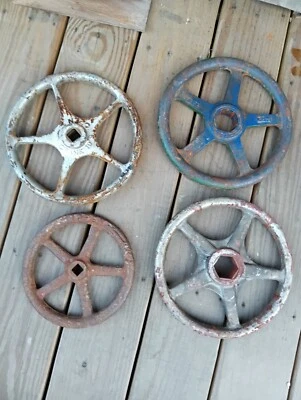 Manijas de válvula de hierro fundido vintage de 10” y 8” grúa de metal Kennedy + Foto 1 de 4