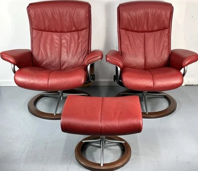 PAR Otomana Reclinable Giratoria Ekornes Stressless Cuero Cereza "PAZ" Firma Foto 1 de 4