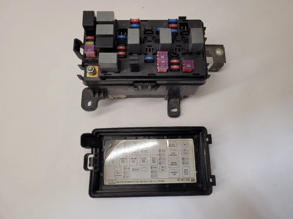 2004 2005 2006 2007 2008 CHEVROLET AVEO Fuse Box Engine Ntbk  - Image 1 of 4