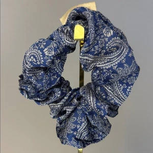 Etro Paisley Print Scrunchie Blue White Fabric Hair Tie - Picture 1 of 4