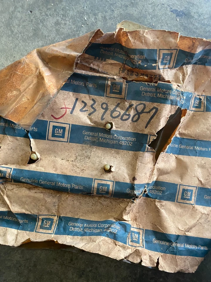 Genuine Outer Panel Rear of Front Molding For Oldsmobile Cutlass Calais 12396687 - Image 1 of 1