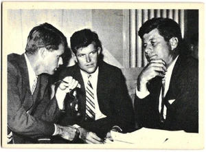 1964 Topps JFK Cards #45 Senator Kennedy speaks to his brothers - Picture 1 of 2