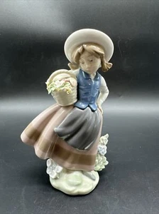 Lladro Daisa 1983 Girl Flowers #5221 Handmade in Spain Sweet Scent Cottagecore - Picture 1 of 6