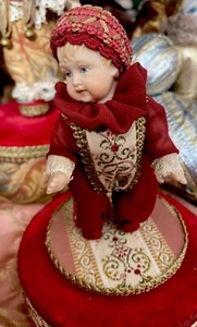 Vintage Holiday Attired Porzellan Puppe "White Christmas" Spieluhr Sammlerstück - Bild 1 von 17