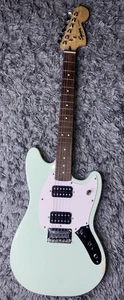 Guitarra Eléctrica Squier Mustang Surf Verde Cuerpo Sólido (Desgaste Menor) - Imagen 1 de 11