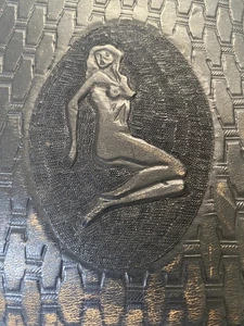 Oldtimer Leder Motorrad Fahrer Nieren Gürtel geprägt Pinup Girl selten - Bild 1 von 15