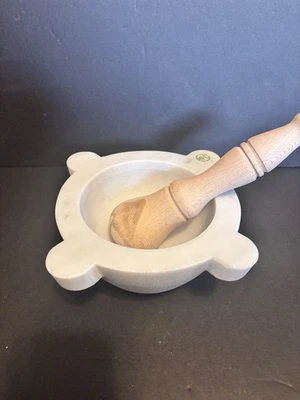  Mortero de mármol y mazo de madera de haya Nuova Marmotecnica Genovese Carrara Italia Foto 1 de 4