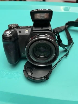 Sony Cyber-shot DSC-H5 Digital Camera-Selling For Parts - Image 1 of 4