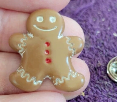 ^Pin de solapa de corbata de hombre de pan de jengibre de Navidad - ¡Perfecto para la temporada! Foto 1 de 4
