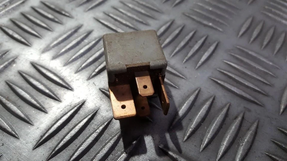 Volkswagen Golf 1994 Relay module 191937503, Genuine #324643-92 - Изображение 1 из 1