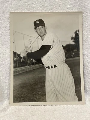 RARE VINTAGE 1950's Don Larsen New York Yankees AUTOGRAPHED 8x10 B&W Photo, LOOK - Image 1 of 4