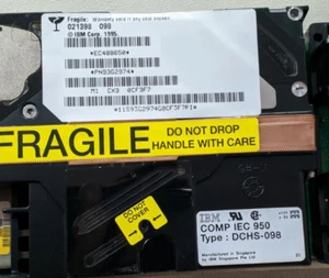 IBM 9 GB Ultrastar RAMAC DCHS-098 Hard disk drive HDA SPINNING - Photo 1/7