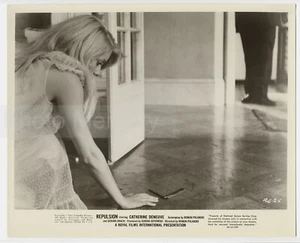 Catherine Deneuve, Répulsion par R. Polanski - Vintage Movie Still Photo RE-25 - Foto 1 di 2