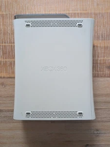 White Microsoft Xbox 360 Console +  Power Brick – 250gb HDD For Parts/Turns On - Picture 1 of 11