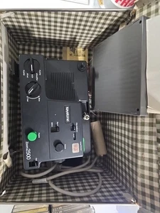 Proiettore vintage KEYSTONE 2500 ZOOM Super 8 con custodia più lampadina - testato - Foto 1 di 2