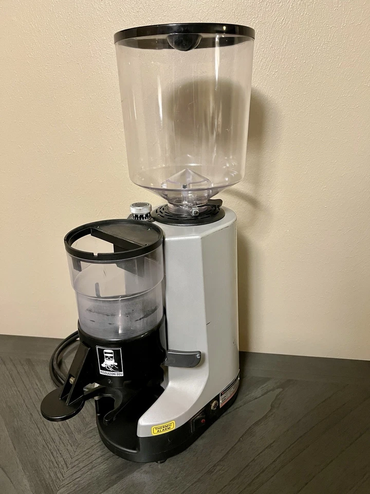 Molinillo de café espresso comercial Nuova Simonelli MDX Foto 1 de 4