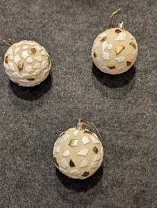 Weihnachtskugeln, 3 Stück, beige, Kunststoff, sehr guter Zustand! - Bild 1 von 3