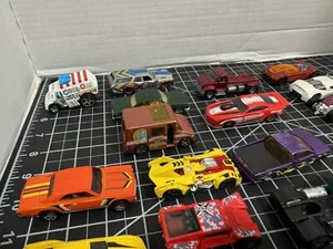 Hot wheels Konvolut 33 Autos Sport und Muscle Cars mit Tragetasche. - Bild 1 von 23