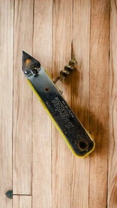 Vaughan's Tap Boy Bottle Opener Corkscrew Yellow USA Bottle Can Vintage - Imagen 1 de 14