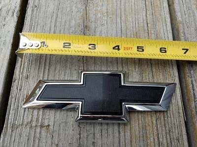 Tapa de cubierta trasera cromada negra con emblemas de pajarita aptos para Chevrolet Camaro Gen GM 2016-2022  Foto 1 de 2