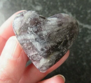 NEW BEAUTIFUL LEPIDOLITE (27.6 grams / 40 mm) HEART SHAPE (3) 'PEACE' - Foto 1 di 7
