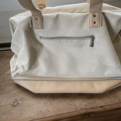 Bolso BEIS The Weekender en compartimento para zapatos de equipaje color tostado y beige. ¡Gran precio! Foto 1 de 4