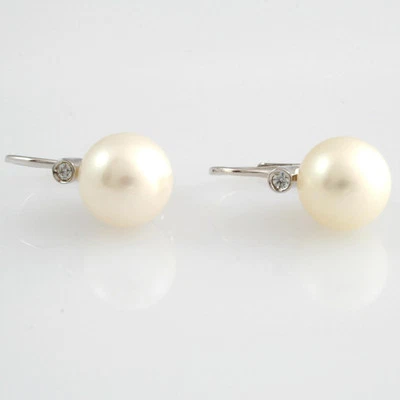 18Kt White Gold Hook Earrings With White Cultured Natural Pearl - Image 1 of 2