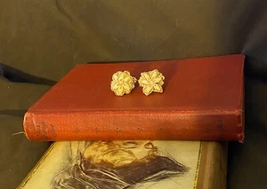 Vintage Circa 1940s Earrings Pink Gold Ribbon Flowers Screwback - Picture 1 of 3