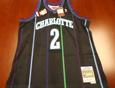 MITCHELL & NESS NBA CHARLOTTE HORNETS LARRY JOHNSON BLACK SWINGMAN JERSEY XL - Image 1 of 4