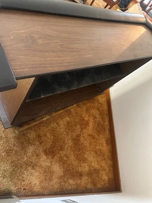 Barra 5’ con estantes color negro 1 taburete incluido  Foto 1 de 2