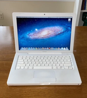 Late-2006 Apple MacBook 13” - Image 1 of 4