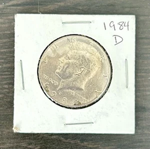 Medio dólar Kennedy 1984-D circulado excelente estado - Imagen 1 de 2