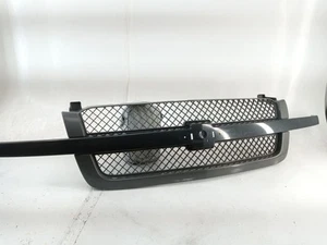 2003-2005 Silverado 1500 Center Grille Matte Black w/ Light Scratches OEM Replac - Picture 1 of 11