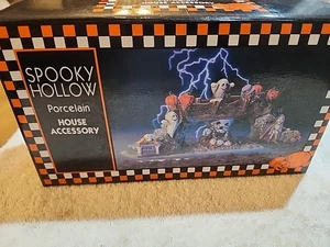 Vintage Spooky Hollow Haunted Bridge Porcelain Halloween Village, Ghost Pumpkins - Picture 1 of 8
