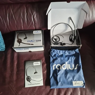 Radius 2200 Professional Headsets with Microphone - Image 1 of 3