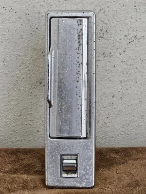 Cadillac 1967-1968 cupé deville interruptor ventana trasera derecha Foto 1 de 3