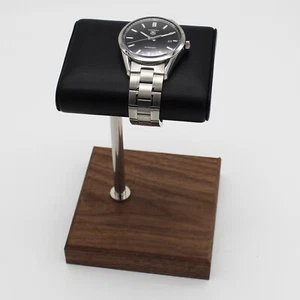 Personalisierter Uhrenständer Holzsockel PU Leder Kissen Display und Organizer - Bild 1 von 6
