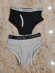 New Boy's CALVIN KLEIN Set Of 2 Briefs size XS(4-5) - Picture 1 of 2