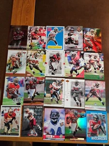 WARRICK DUNN - **Lot of 40 Different (2 RC's)** - Bucs - (All NRMT-MINT) - #1 - Bild 1 von 2
