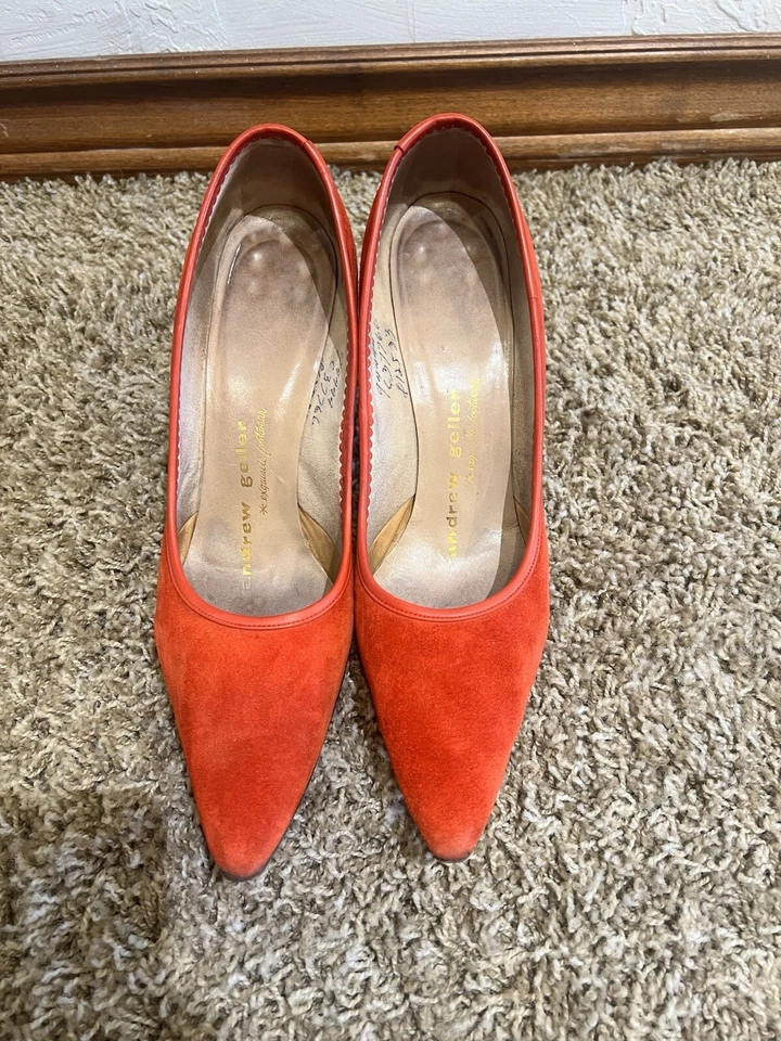 Tacones Andrew Geller de gamuza roja vintage talla 9 punta estrecha  Foto 1 de 4