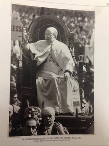 RIPRODUZIONE FOTO ALINARI PIO XII BENEDICE FOLLA SAN PIETRO ROMA 12X18 1957 (6) - Imagen 1 de 1