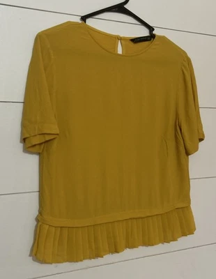Zara 女式裁剪短袖上衣中号芥末黄色褶饰下摆休闲 — 第 1/4 张图片